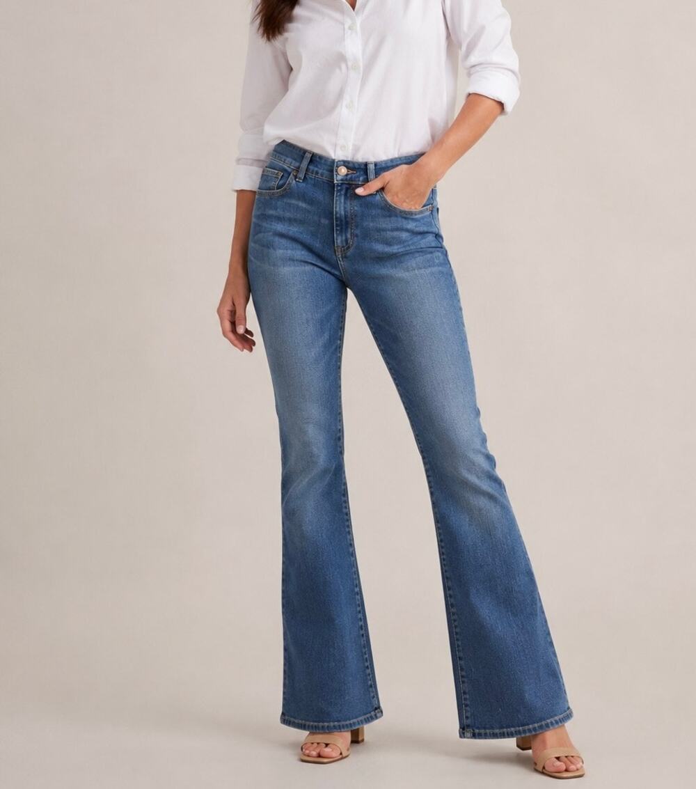 Chicos Platinum Denim Flare Jeans Womens 1 Regular Blue Stretch 30x30 - Picture 1 of 8